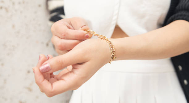 Proper way to add a safety chain to a Pandora bracelet